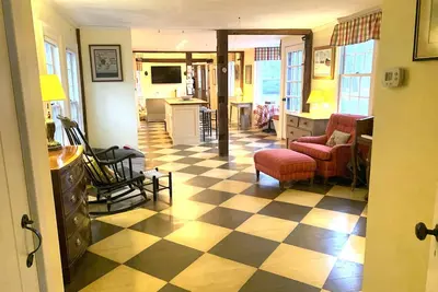 Image de Cozy, spacious, New England Farmhouse close to Hotchkiss School & Lime Rock