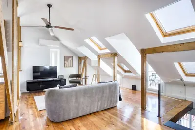 Image de Blueground | Chiado, furnished, great views