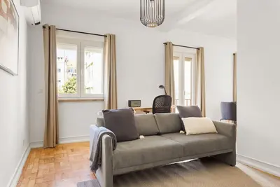 Image de Blueground | Campo de Ourique, furnished home