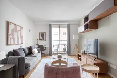 Image de Blueground | Avenidas Novas, furniture & kitchen