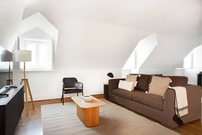 Image de Blueground | Santo António, pool & parking