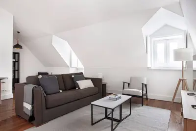 Image de Blueground | Santo António, pool & parking