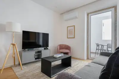 Image de Blueground | Campo de Ourique, fully furnished