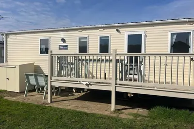 3 Bed 8 Berth Caravan with decking  Free WiFi