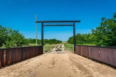 Image de Exclusive Solar Eclipse Viewing, Wildlife Retreat Camp at Onion Creek Ranch