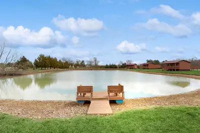 Image de Dog-friendly, lakefront cabin with porch & firepit - near wineries & trails