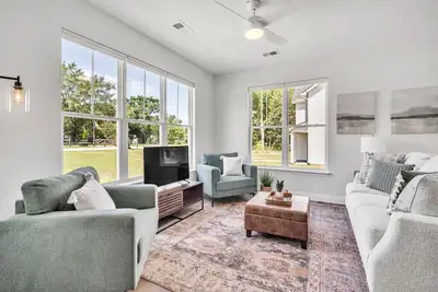 Image de Sleek 3br Pet-Friendly Oasis, Close to City