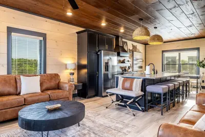 Image de Sleep 18, Water Park, Indoor Pool, 10 Mins to Pf, Hot Tub, Seasonal Waterpark with Pools, Splash Pad and Lazy River, Movie Theatre, Game Room, Fire Pits, Year Round Indoor Pool, Views, 24 Hr Hospitality, Great for Families