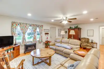 Image de Historic Greers Ferry Home < 2 Mi to Shiloh Marina