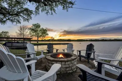 Image de Shady Grove: Lakefront house, huge yard, & kayaks