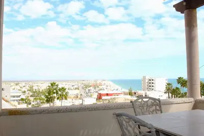 Image de Coastal Retreat with Ocean Views Near Manny’s Beach Club