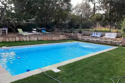 Image de Jolie villa provençale avec piscine et vue mer