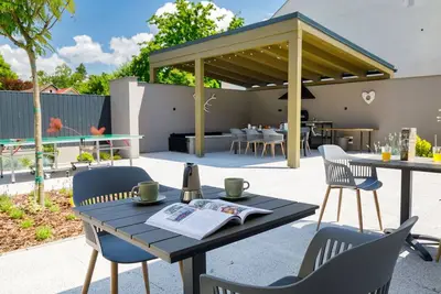 Image de Appartement dans une maison de vacances avec climatisation, Wifi, bain à remous, Tv, patio, parking