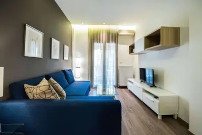 Image de Danae: Sunny City Center Apartment by halu