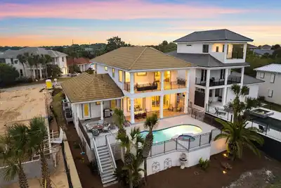 Image de Casa Esmeralda | Lakefront | Private Pool/Spa | 6-Seater Golf Cart