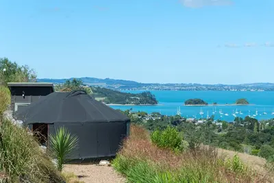Image de Awaawa Yurts - Combined - 3 Yurt Package - Awaawa Yurts offer a luxury glamping experience on Waiheke Island. Stunning views, luxury queen sized bed, private bathroom with tea and coffee making facilities.
