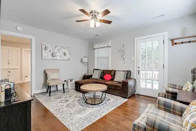 Image de Charming Condo: Fire Pit, Fenced & Near Museums