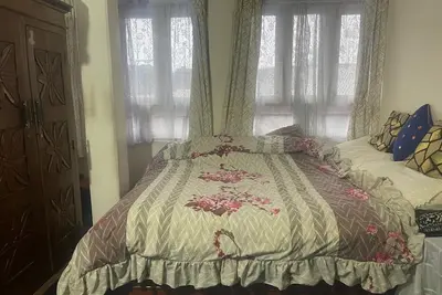 Image de The apartment is a 2 bedroom, 1 living room, 1 bathroom with kitchen.