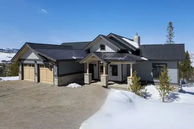 Image de Custom 4bdr, Hot Tub, Views, Ski in/out, Slps 10!