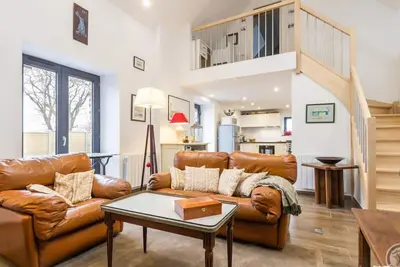 Image de Charmante maisonnette sur colline - Jardin privé, parking