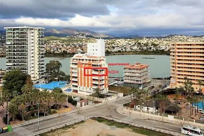 Image de Appartement familiale spacieux \"entre 3 plages\" pres du port et restaurants.