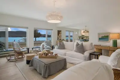 Image de New-The Shaye Hideaway- Stylish cottage with private Little Glen Lake access