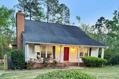 Image de Location! Location! Location! Perfect for Master’s Week