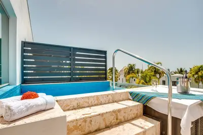 Image de Flash Sale! Luxury 3 Br Penthouse with Plunge Pool, Belizean Elegance