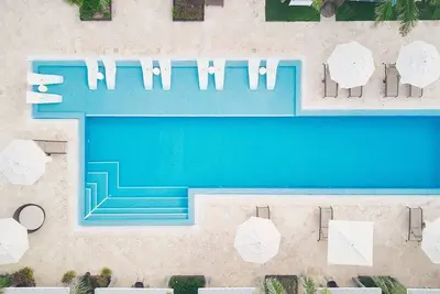Image de Flash Sale! Modern Island Living: Luxe 2-Bed Condos w/ Garden Access