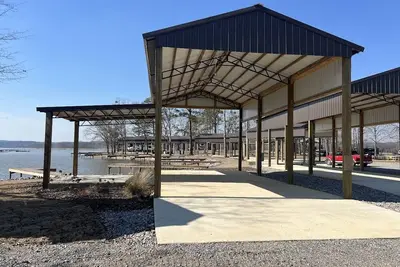 Image de Lakeside Luxury: Covered Rv Site with Upgraded Patio and Private Pier