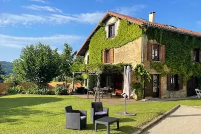 Image de La Ferme Tchoukar, ferme Dauphinoise à 10min du lac à pied.