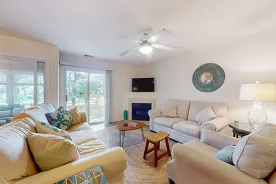 Image de Plantation East townhome near Route 1 with sunroom & fast WiFi