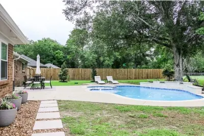 Image de 1 Acre Oasis+ Pool & Hot Tub