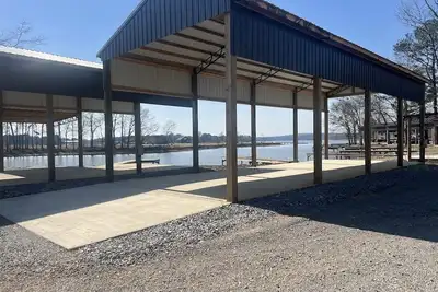 Image de Lakeside Comfort: Covered Rv Site with Private Pier #1