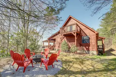 Image de Secluded Sevierville Cabin: Hot Tub & Mtn Views!