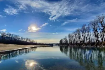 Image de The perfect riverside getaway! \n