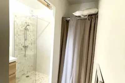 Image de Spacieux T2 + Parking à 5 min d'Aix