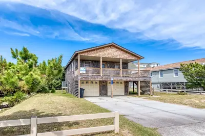 Image de Oceanside home centrally located in Kdh, just 230' to the beach!