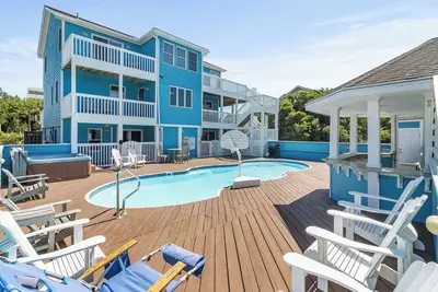 Pet-friendly oceanside home ocean & sound views, pool, hot tub, rec room & more