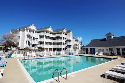 Image de Spacious condo w/ community pool near the Hatteras Ferry!