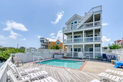 Image de Spacious pet-friendly home on Hatteras Island w/ a private pool & hot tub!