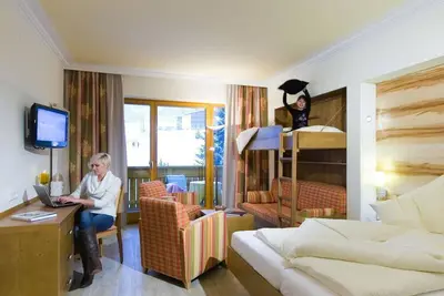 Image de Komfortzimmer Nockberge bis 3 Tage Frühstück - Family & Sporthotel Kärntnerhof