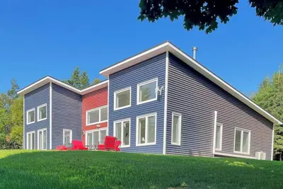 Image de Modern Waterfront Cottage