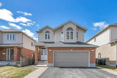 Image de Luxury Detached 4 Bedroom House