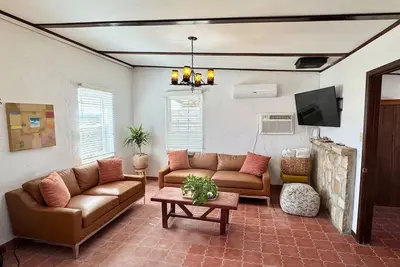 Image de Casita Blanca - Centrally Located 3 Bedroom Home