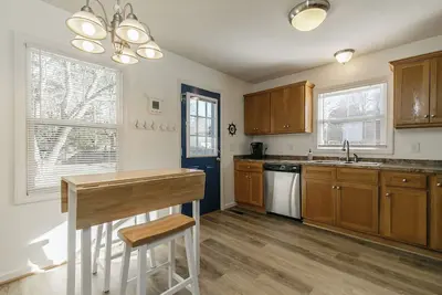 Dog Happy and Centrally Located Cottage