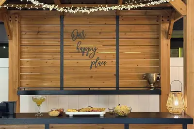 Image de Family-Friendly Madeira Beach Retreat w/ Backyard Oasis, Mini Golf & Outdoor Bar