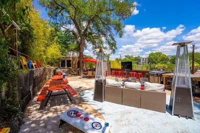 Image de Best Atx Location + Patio w 65\"Tv & Cowboy Pool\n