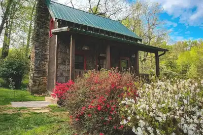 Renovated 1800's Mountain Cabin