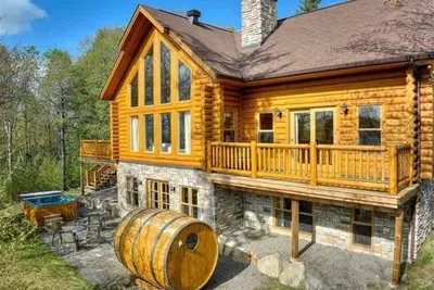 Image de Lac Fiddler: Chalet spacieux avec piscine, spa, sauna, table de billard et poker